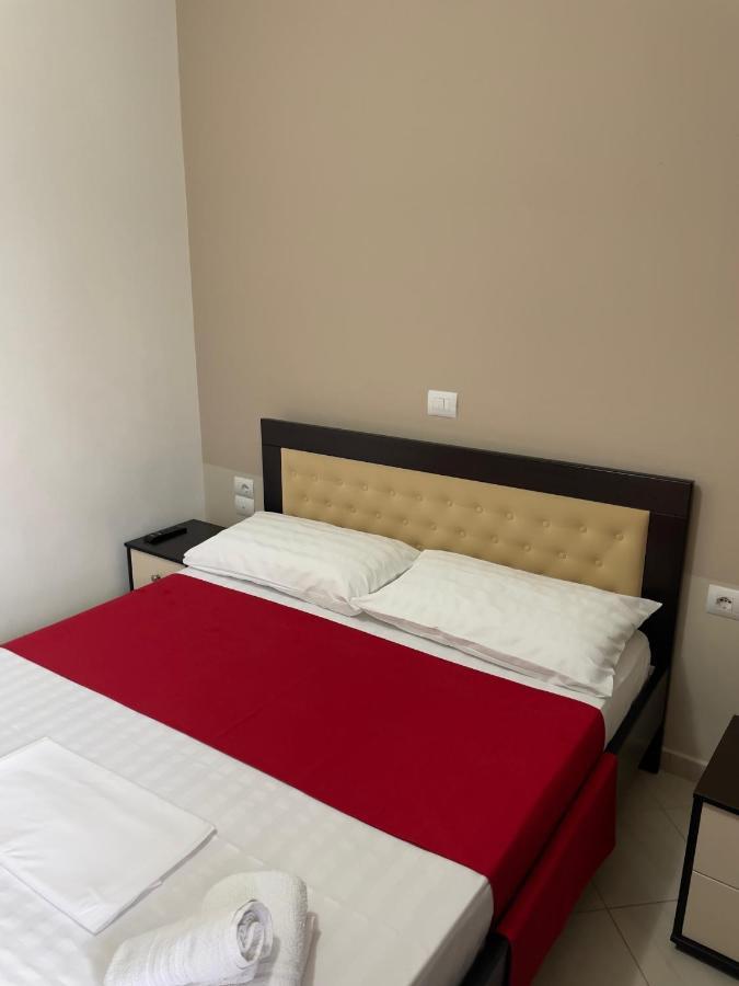 Xhonis Apartments Ксамил Екстериор снимка