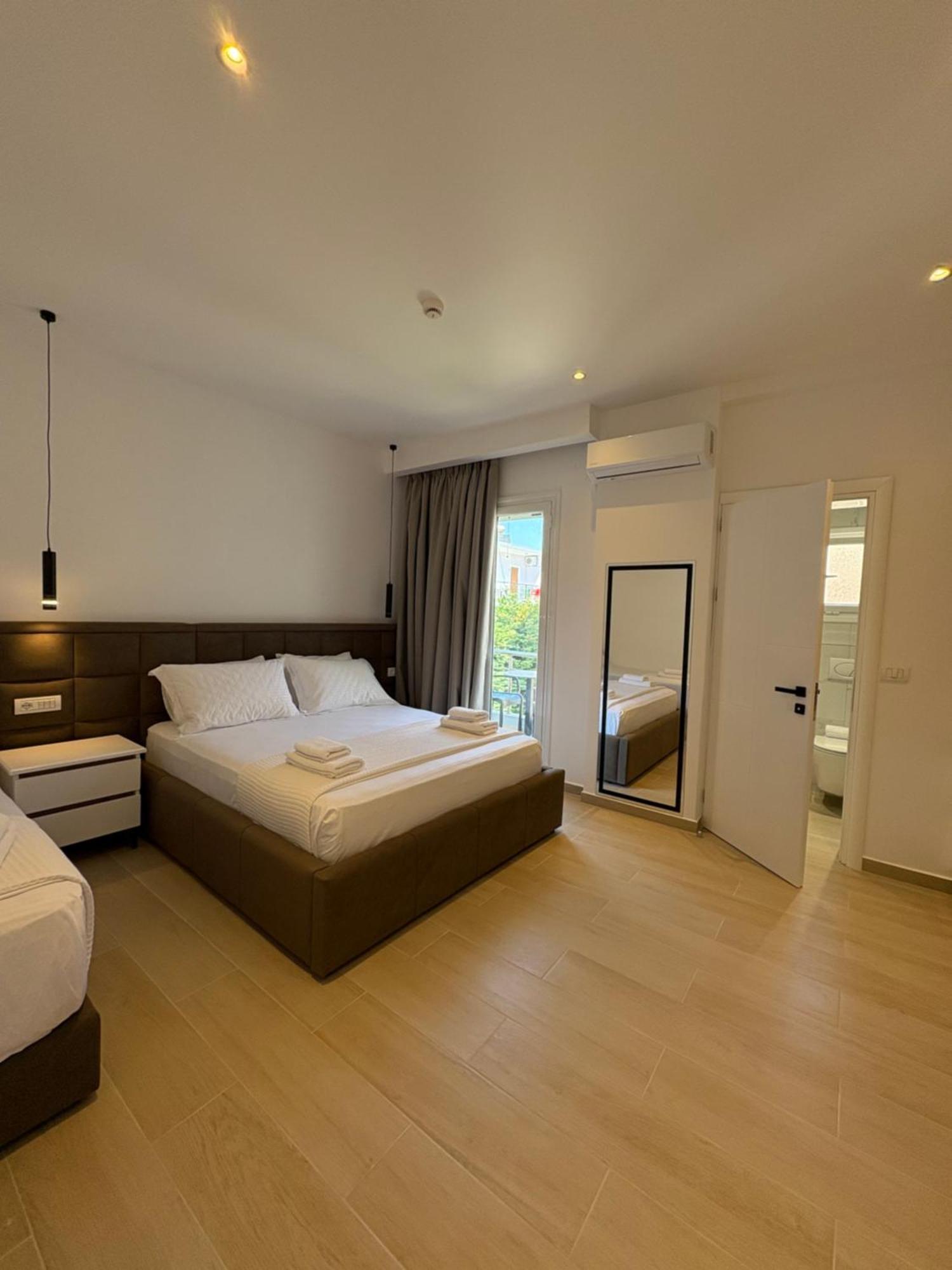 Xhonis Apartments Ксамил Екстериор снимка