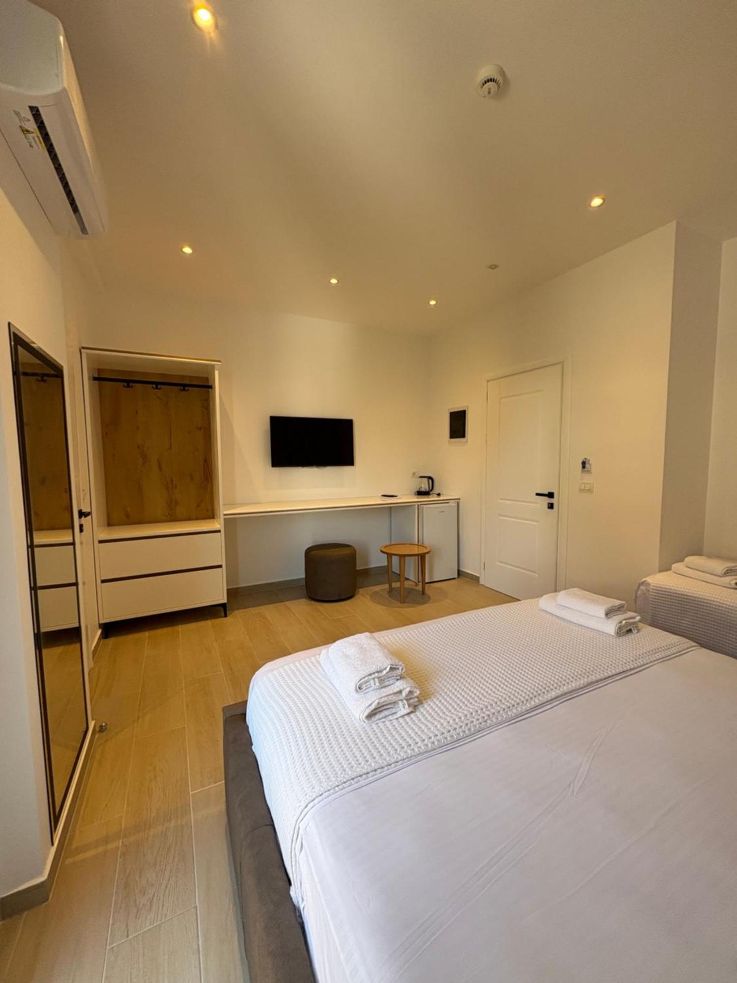 Xhonis Apartments Ксамил Екстериор снимка