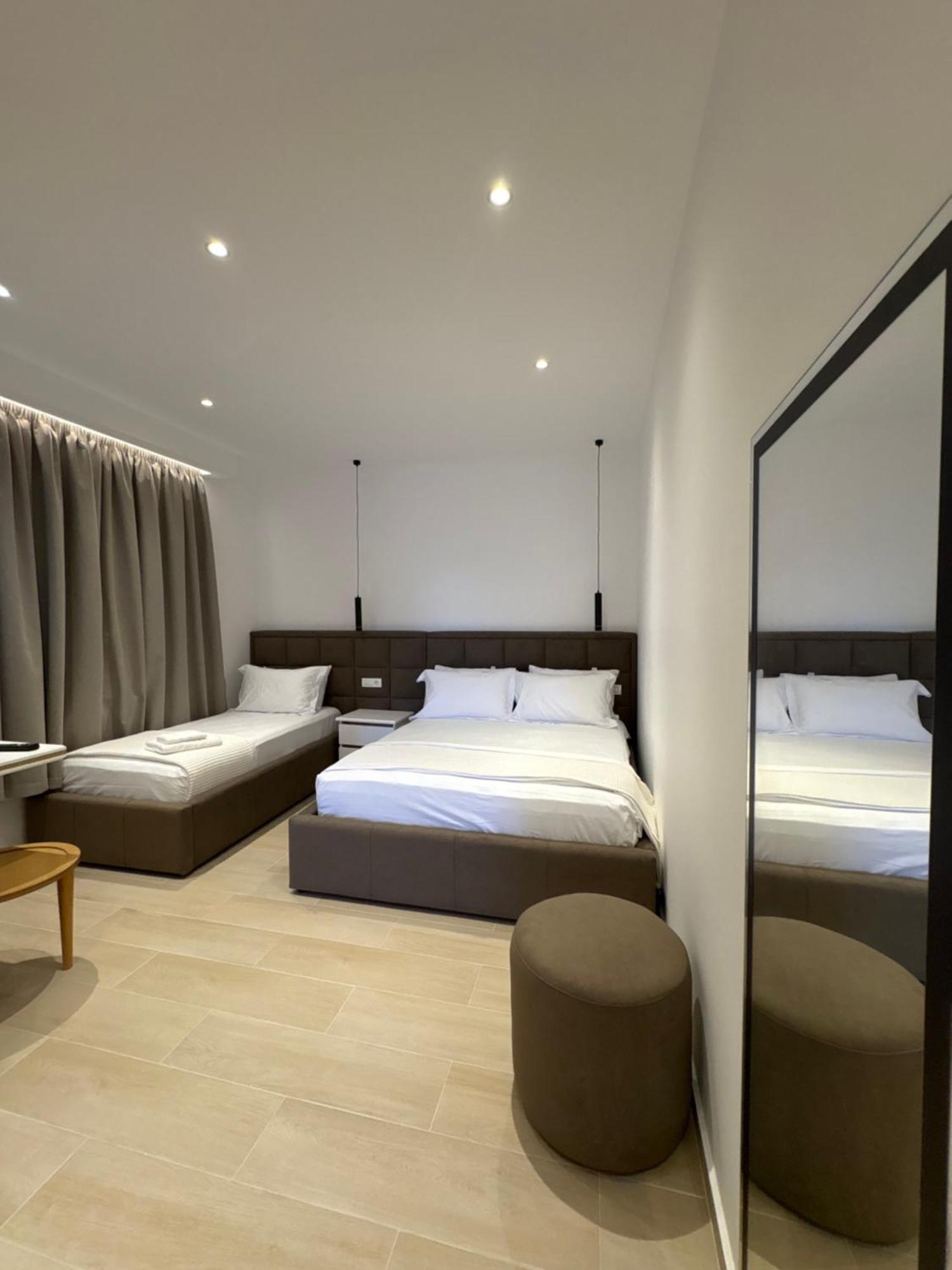 Xhonis Apartments Ксамил Екстериор снимка