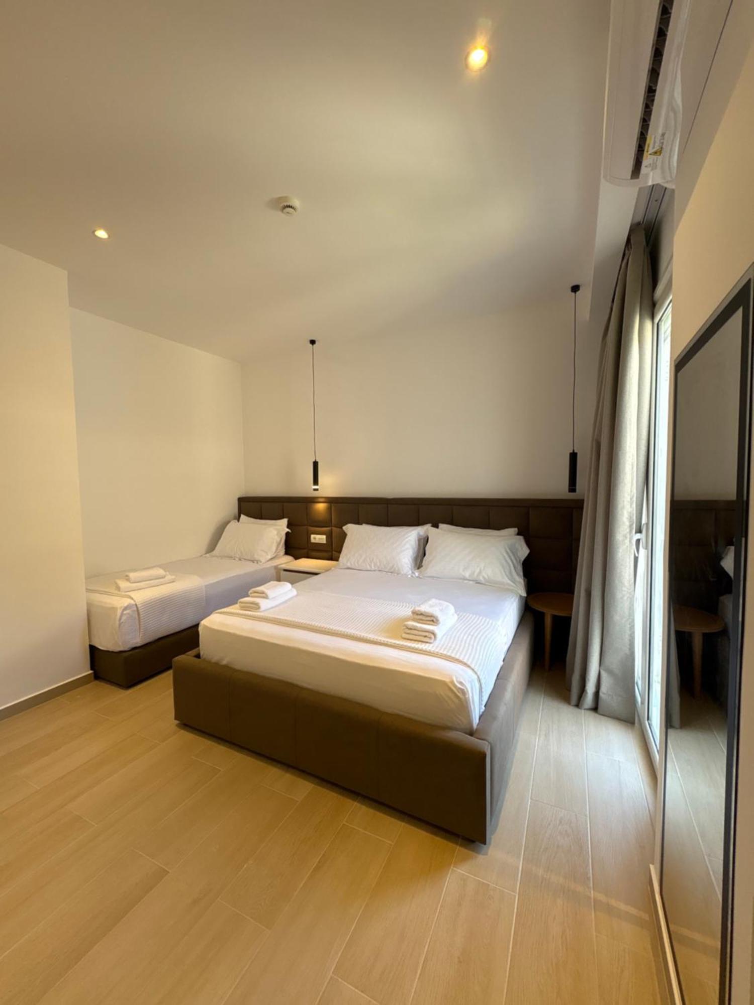 Xhonis Apartments Ксамил Екстериор снимка