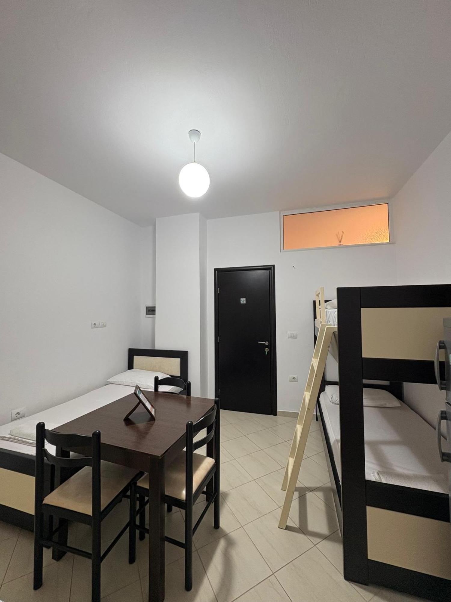 Xhonis Apartments Ксамил Екстериор снимка